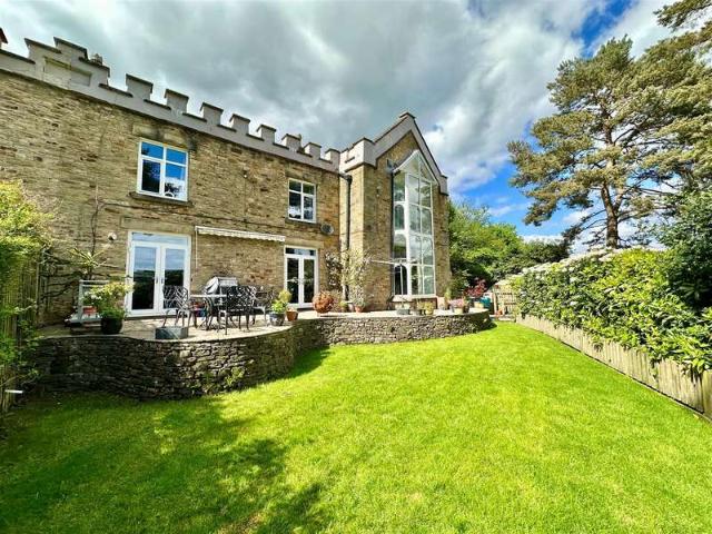 Farm for sale in Buxworth, Charlesworth