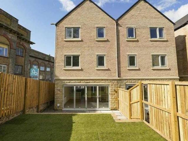 Farm for sale in Brighouse, Bailiff Bridge