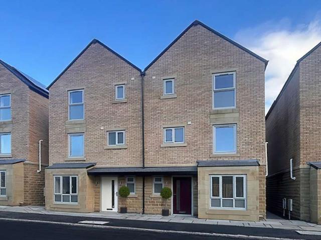 Farm for sale in Brighouse, Bailiff Bridge