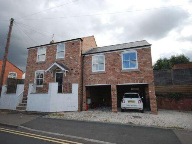 Farm for rent in Whitnash, Green Close