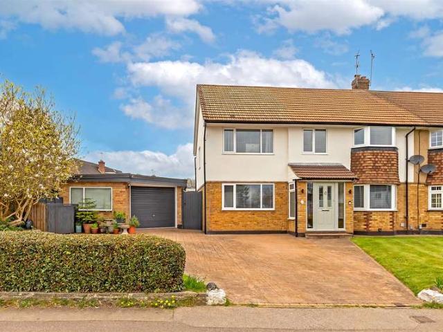 Farm for sale in How Wood, Five Acres