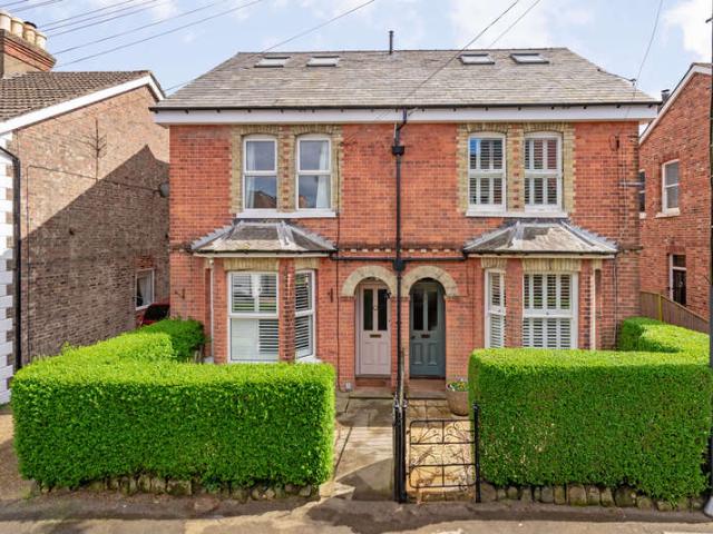 Farm for sale in Hawkenbury, Sandown Park
