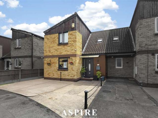 Farm for sale in Bowers Gifford, Essex