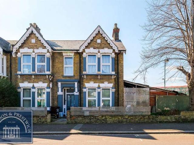 Semi Detached House for sale in Leytonstone, Leytonstone