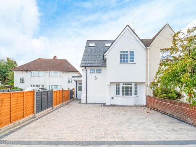 Farm for sale in Cippenham, Slough