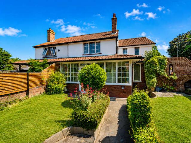 Farm for sale in London Borough of Hillingdon, Greater London