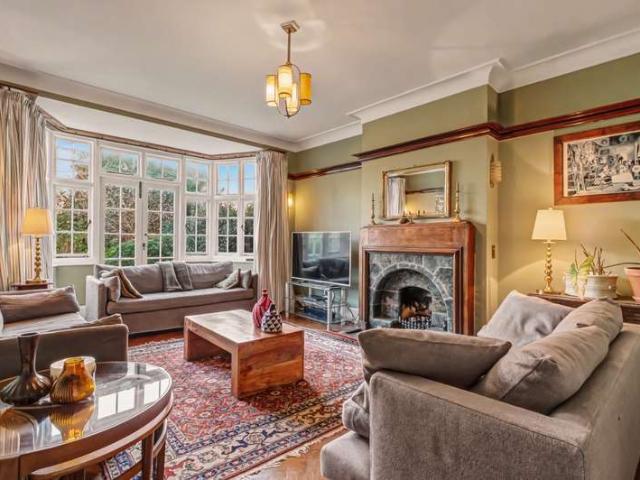 Farm for sale in Cricklewood, Greater London
