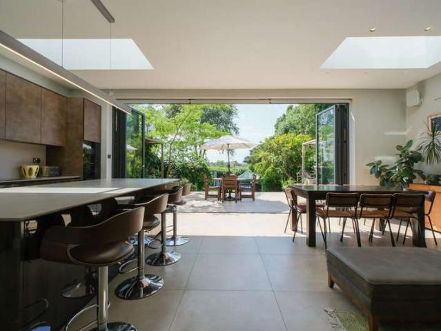 Farm for sale in Harlesden, Greater London