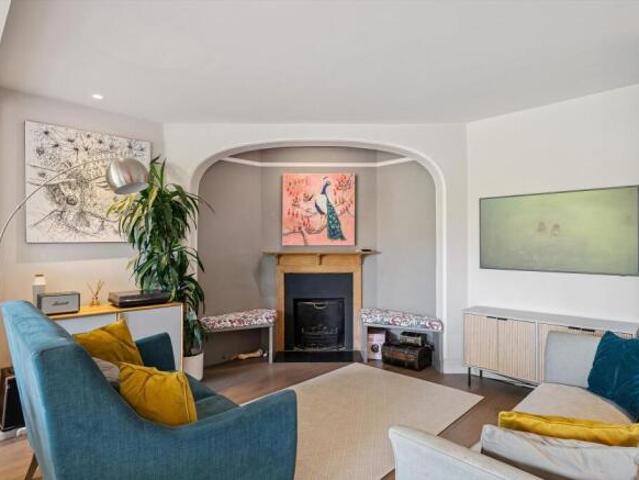 Property for rent in Cat Hill, England