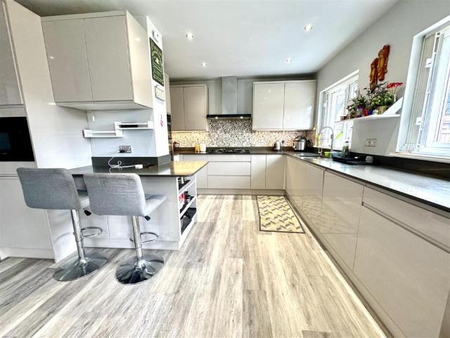 Semi Detached House for rent in Welling
