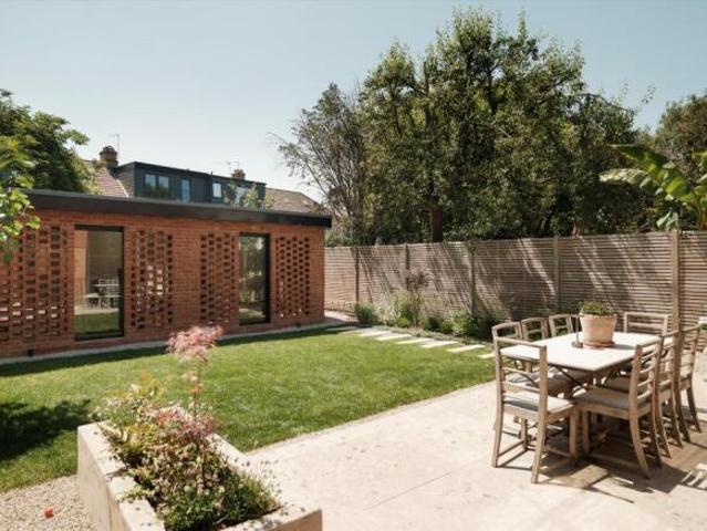 Property for rent in Cat Hill, England