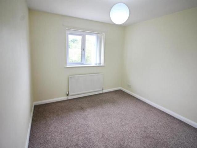 Farm for rent in Whinmoor, West Yorkshire