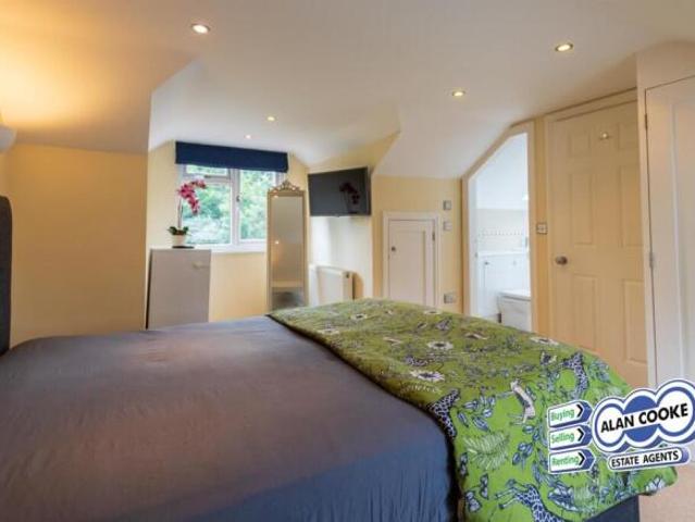 Farm for rent in Primley Park, Alwoodley