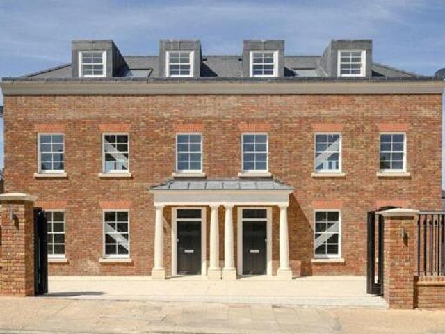 House for sale in Deepcut, Surrey