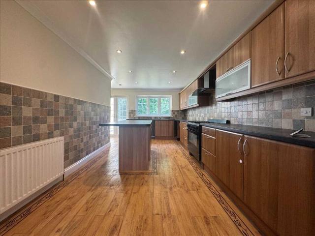 Semi Detached House for rent in Romford