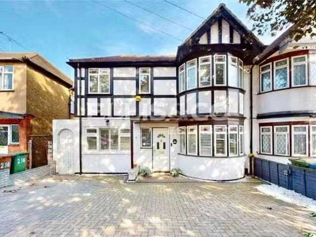 House for rent in Lane, Greater London