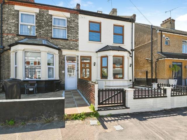 House for sale in Dale Hill, Essex