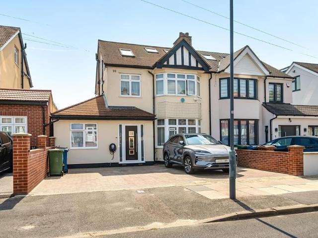House for sale in Lane, Greater London