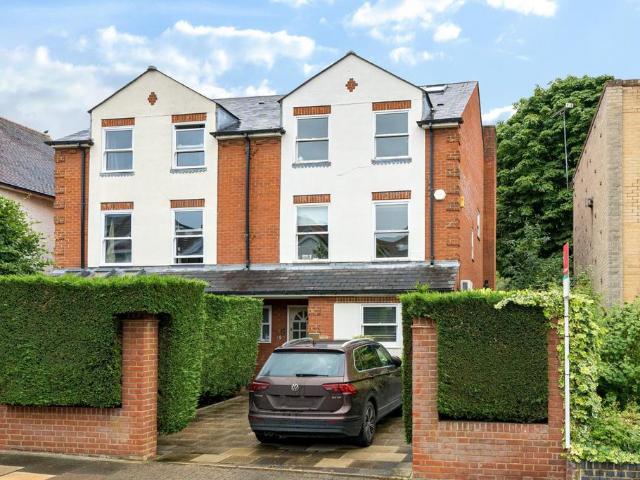 House for sale in Balham, Greater London