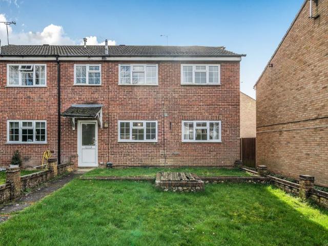House for sale in Heol-las, Surrey