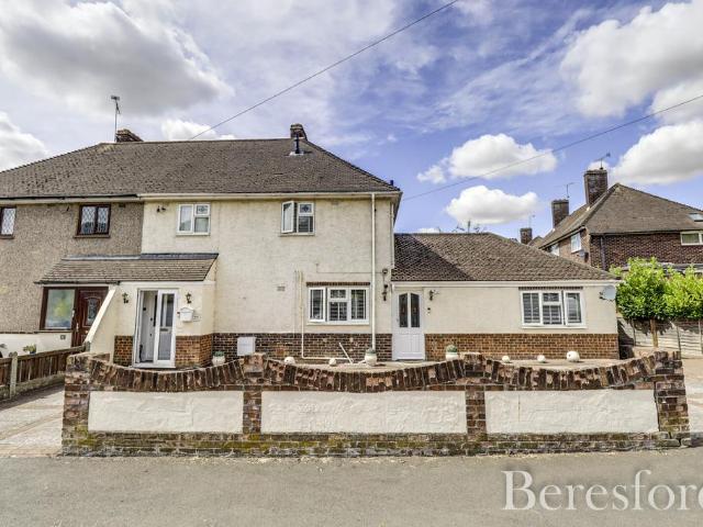 House for sale in Pilgrims' Hatch, Navestock Side