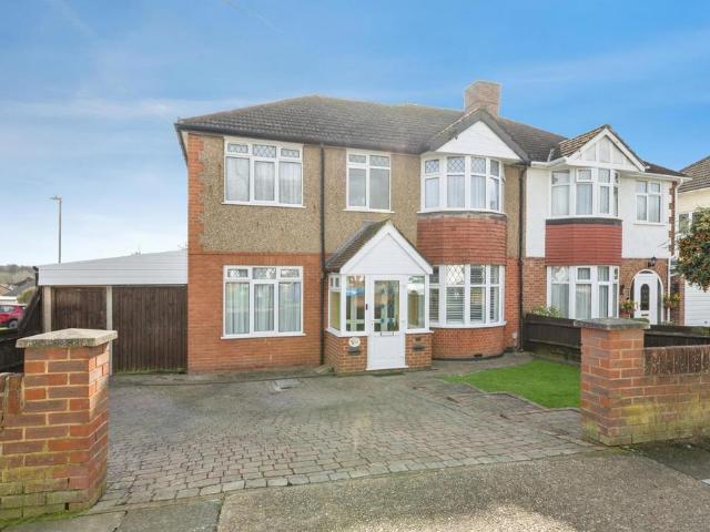 House for sale in Tolworth, Greater London