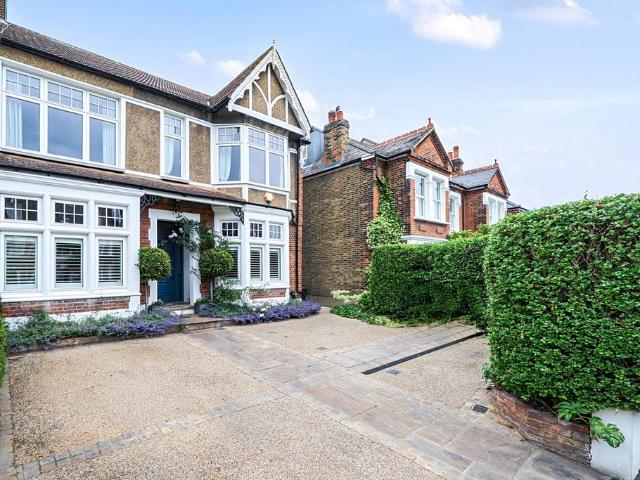 House for sale in East Greenwich, Greater London