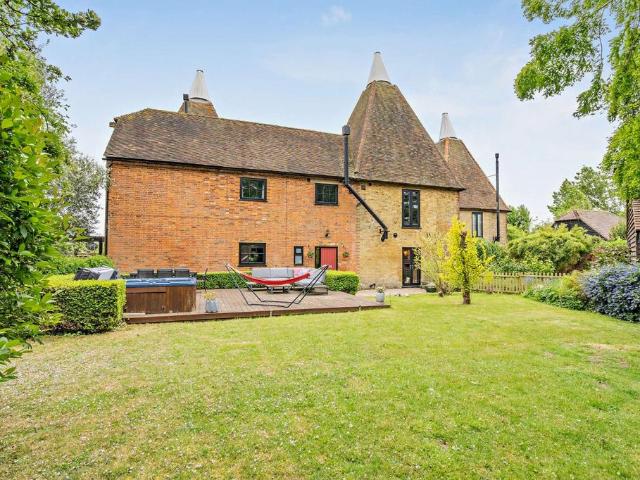 House for sale in Oad Street, Kent