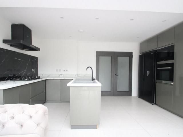 House for sale in Ashford Common, Spelthorne