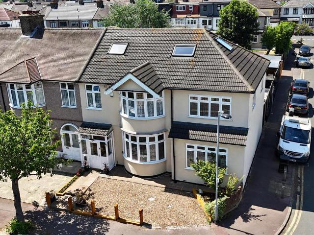 House for sale in Greater London