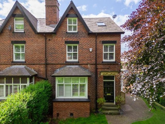 House for sale in Roundhay, West Yorkshire