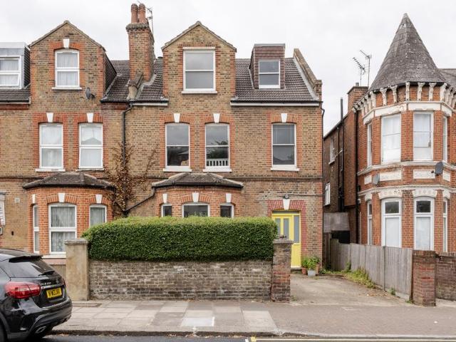 House for sale in Harlesden, Greater London