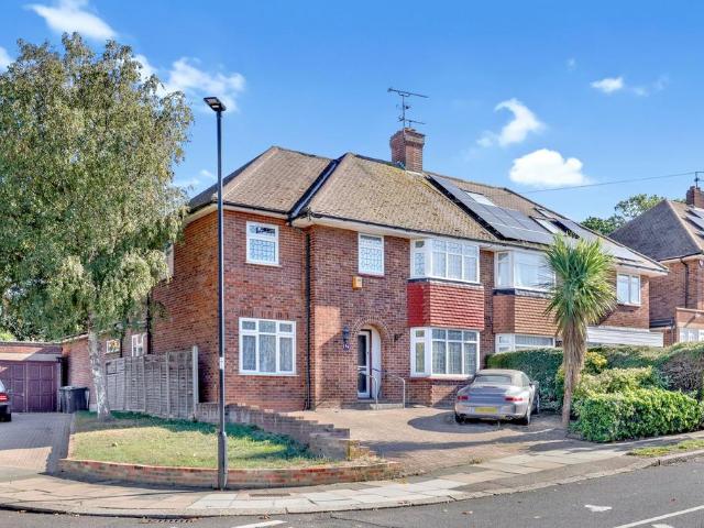 House for sale in Oakwood, Greater London