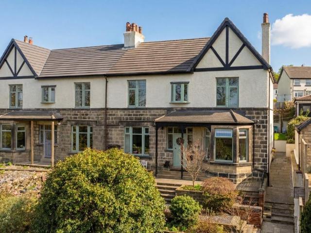House for sale in Farsley, West Yorkshire