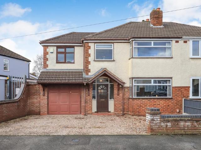 House for sale in Wood End, Park Village