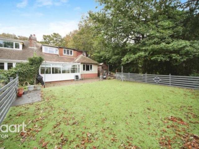 House for sale in Spring Park, Luton