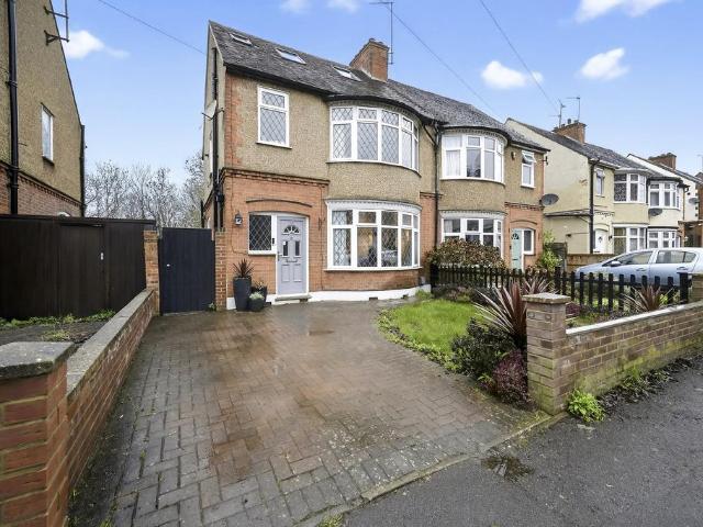 House for sale in Spring Park, Luton