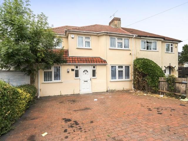 House for sale in Harrow Weald, Greater London