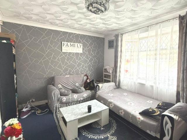 House for sale in Yeading, Greater London
