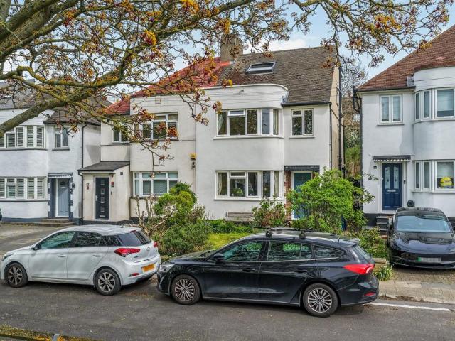 House for sale in Brunswick Park, Greater London