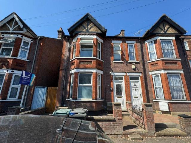 House for sale in Spring Park, Luton