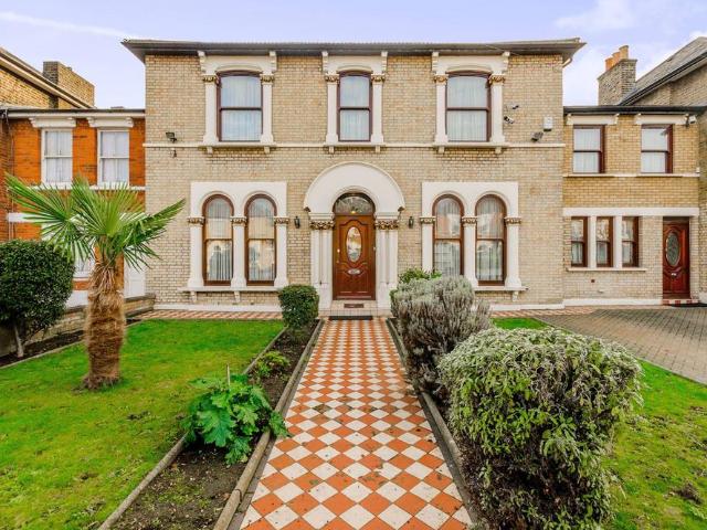 House for sale in Forest Gate, Greater London