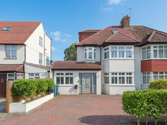 House for sale in North Finchley, Greater London