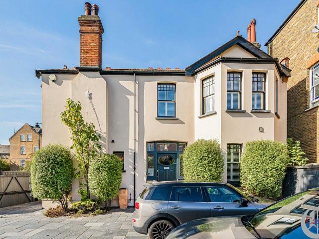 House for sale in Ferme Park, Greater London