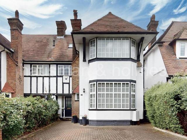 House for sale in Golders Green, Greater London