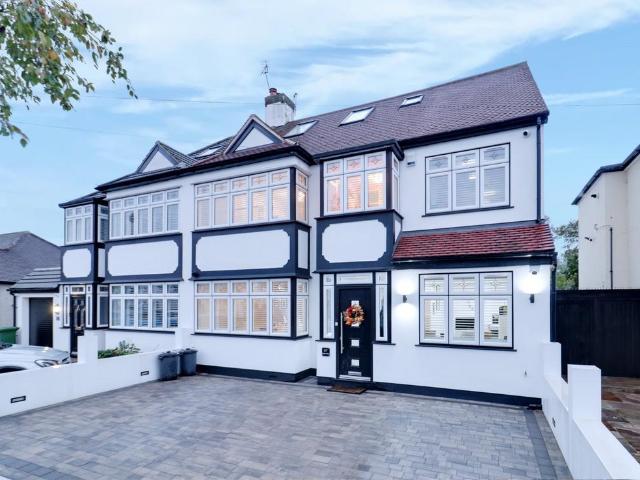 House for sale in Romford, Havering
