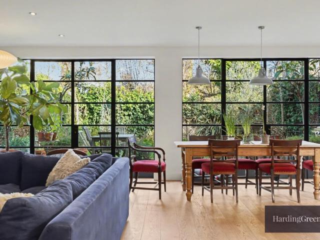 House for sale in Brondesbury, Greater London