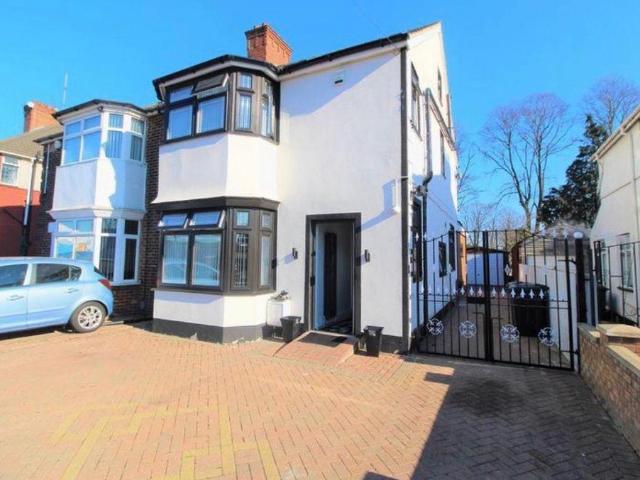 House for sale in Spring Park, Luton