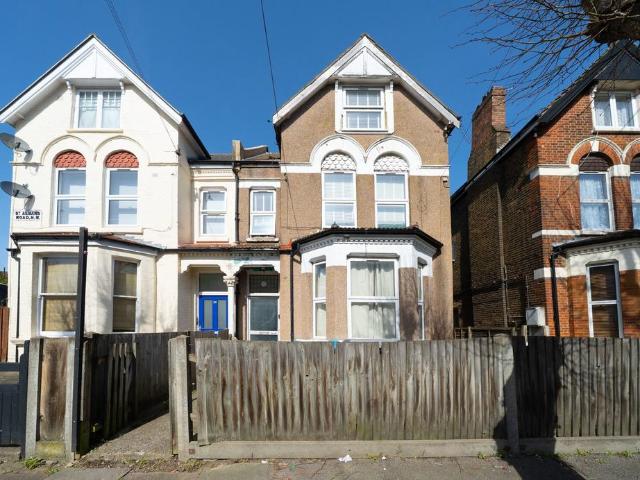 House for sale in Harlesden, Greater London