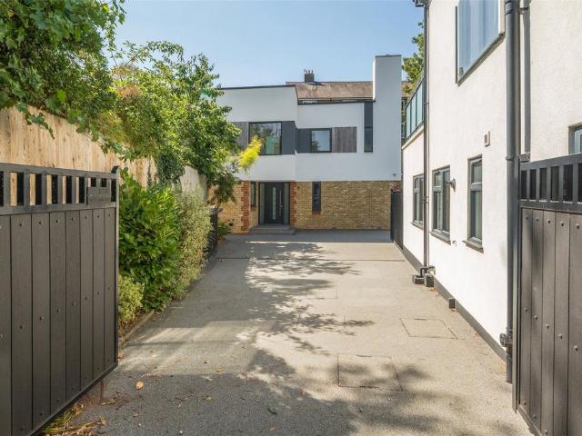 House for sale in Blackheath Royal Standard, Greater London